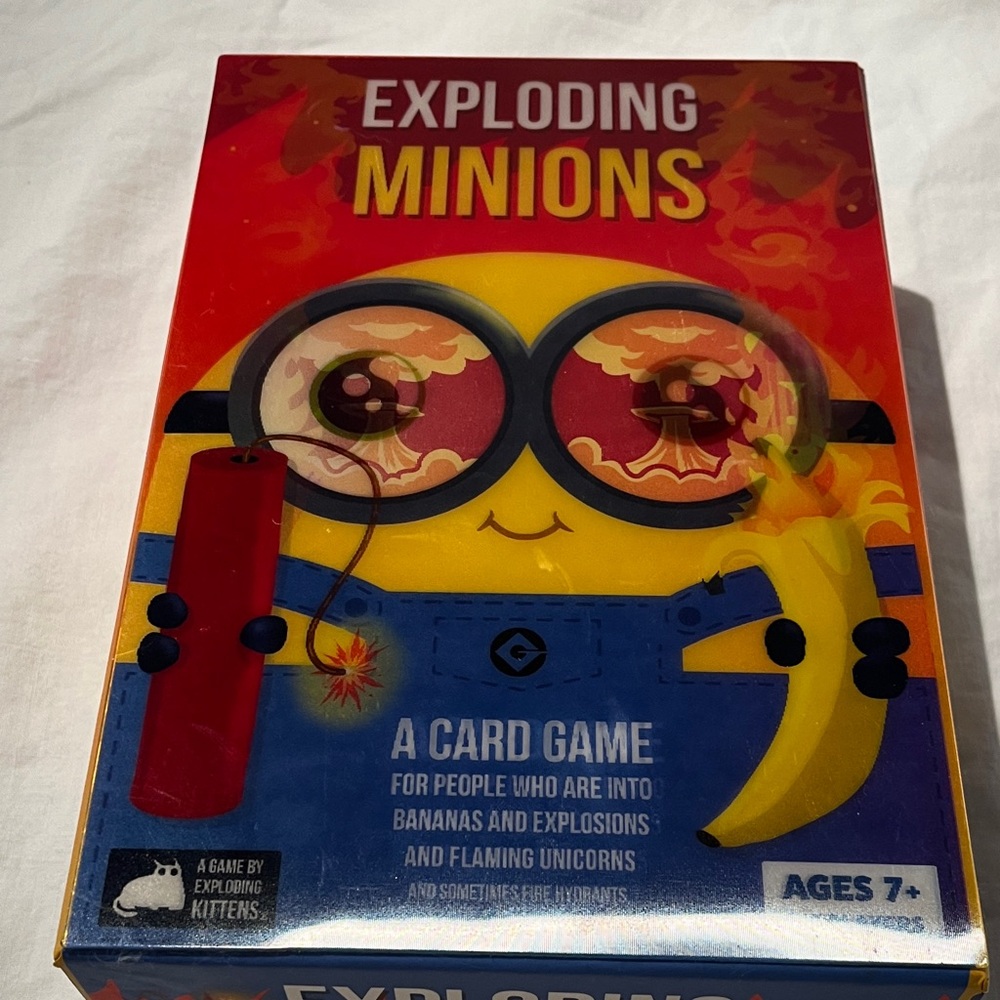 NWOT Exploding Minions Card Game